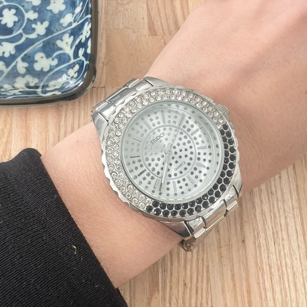 Studio time ladies silver tone crystal accented watch NEW BATTERY